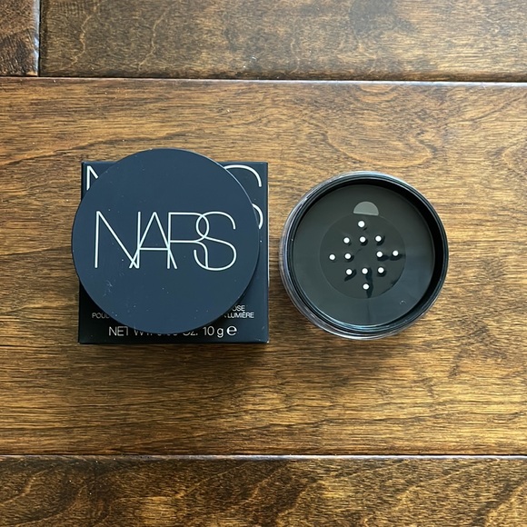 NIB NARS Light Reflecting Loose Setting Powder in Translucent Crystal - Picture 3 of 3
